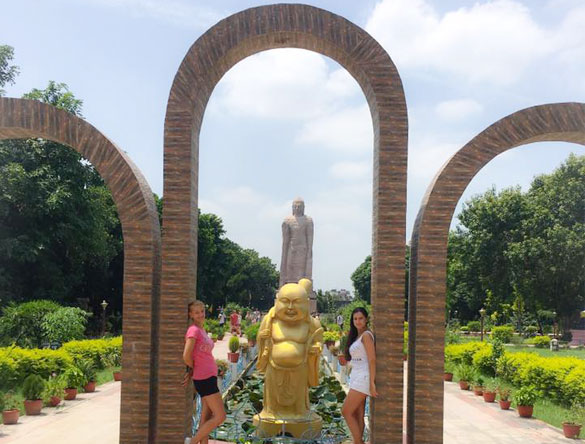 Guests Elisabet and Maria from Spain at Sarntah Budhha Temple